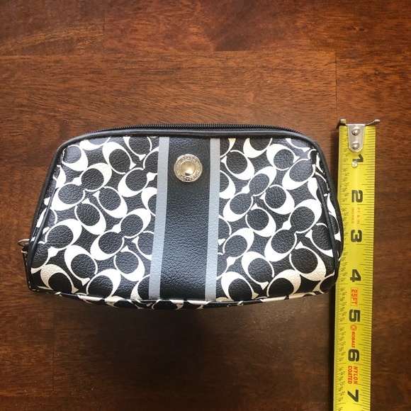 Coach Bags Authentic Coach Makeup Bag No Scratches Or Marks In The Bag Basically Brand New